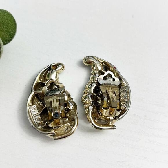 BSK Vintage Aurora Borealis Cluster Clip Earrings - Picture 4 of 5